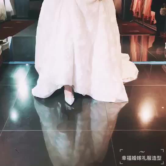 【幸福婚嫁】婚礼纪特供2800专属婚纱跟妆套餐