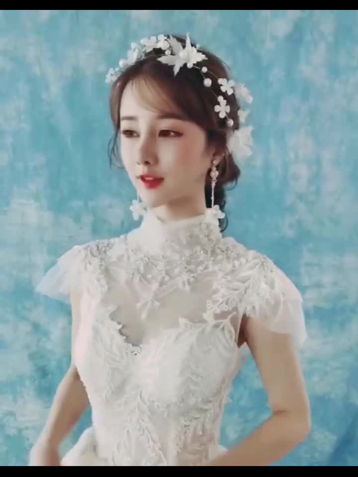 【热卖推荐】首席档中西式婚礼全天跟妆免费用饰品
