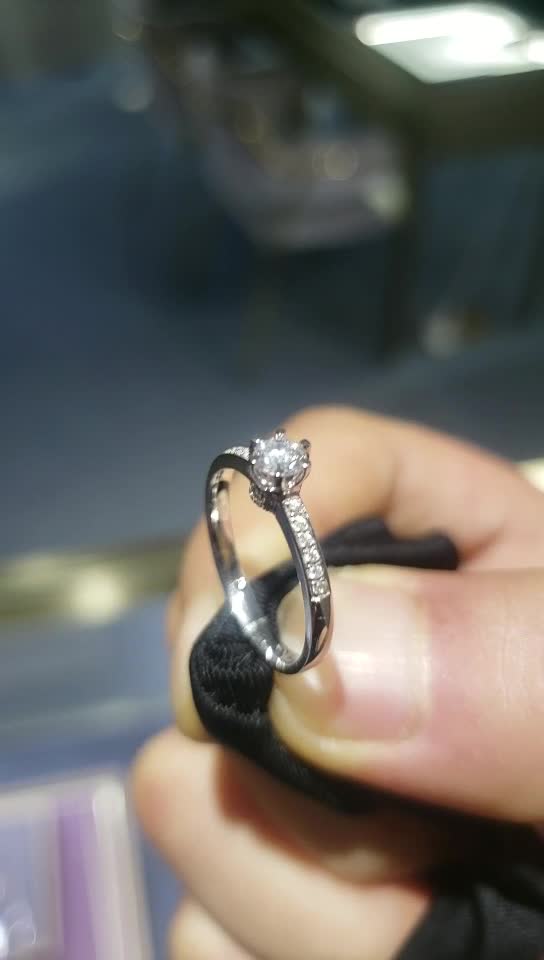 18K白小清新系列钻石女戒