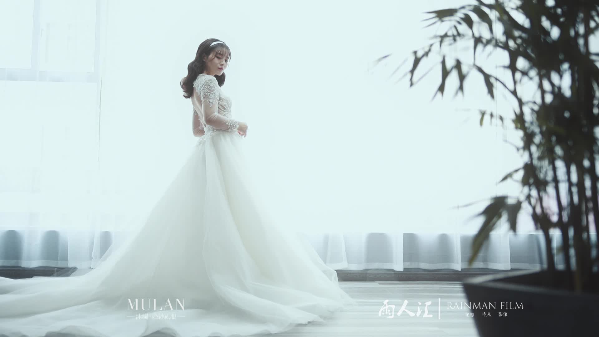 【精品区套系】3件套租赁+4套伴娘服