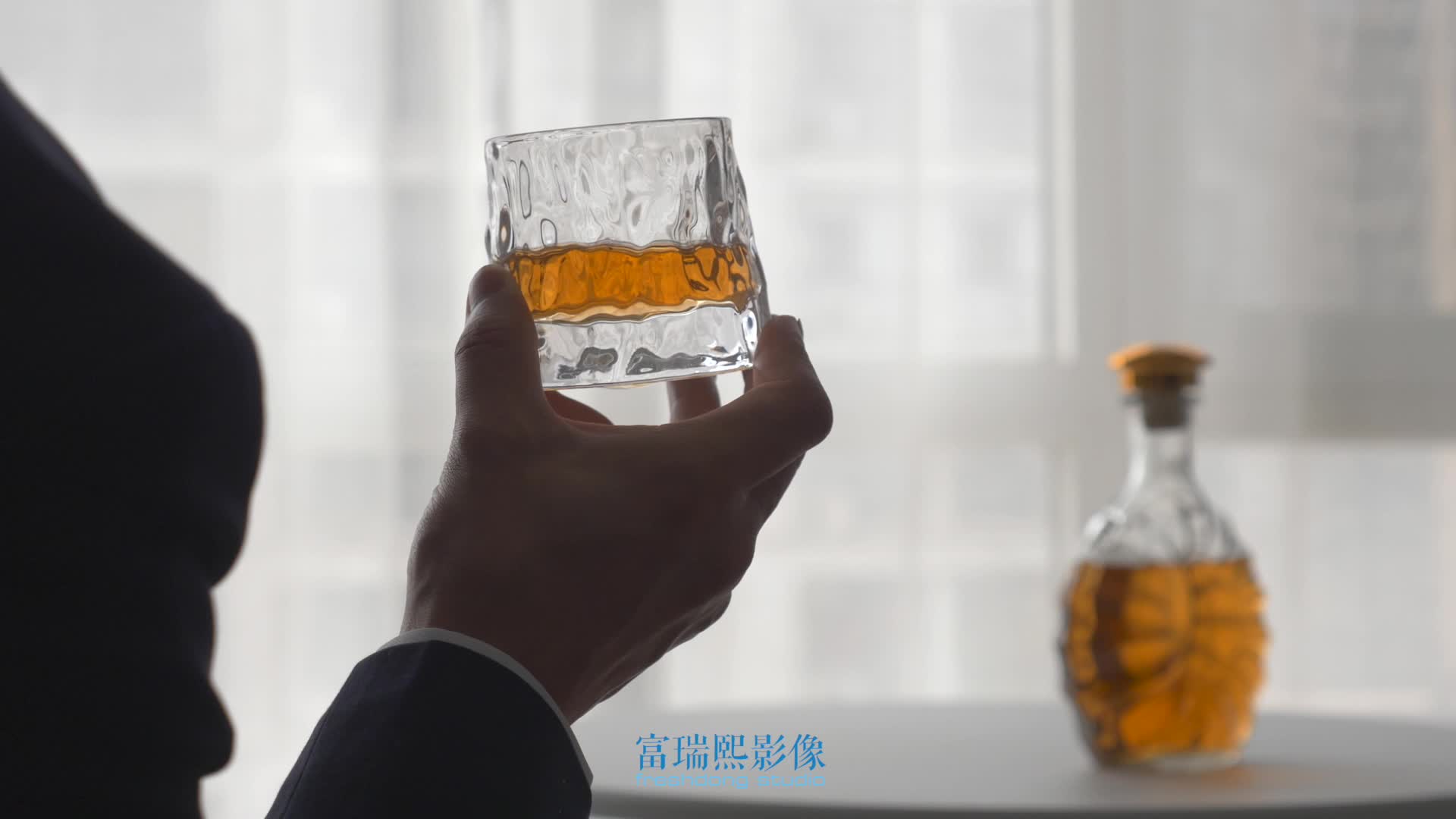 【古国华】威士忌给我勇气
