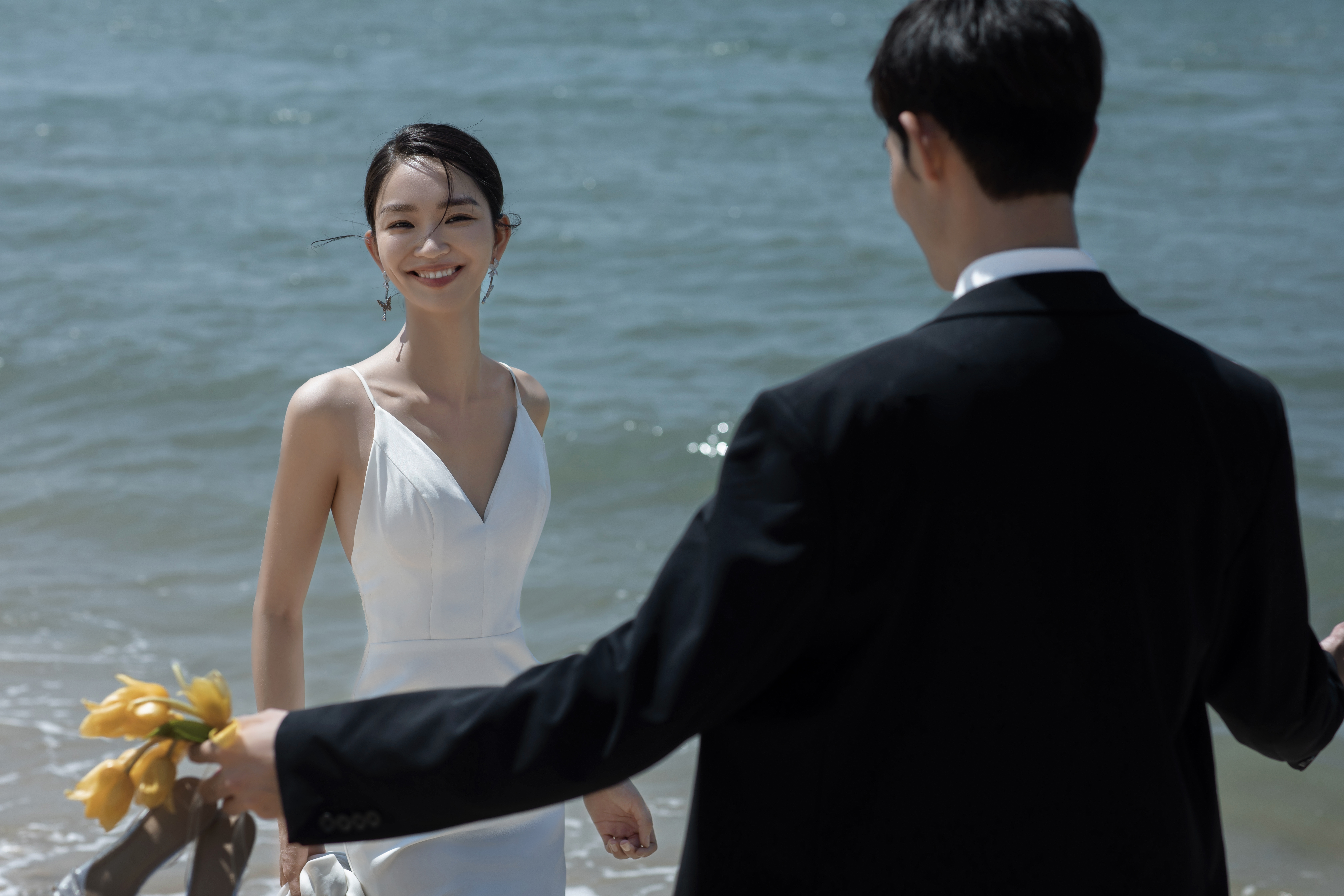 八服八造 底片全送 波光粼粼的海边沙滩