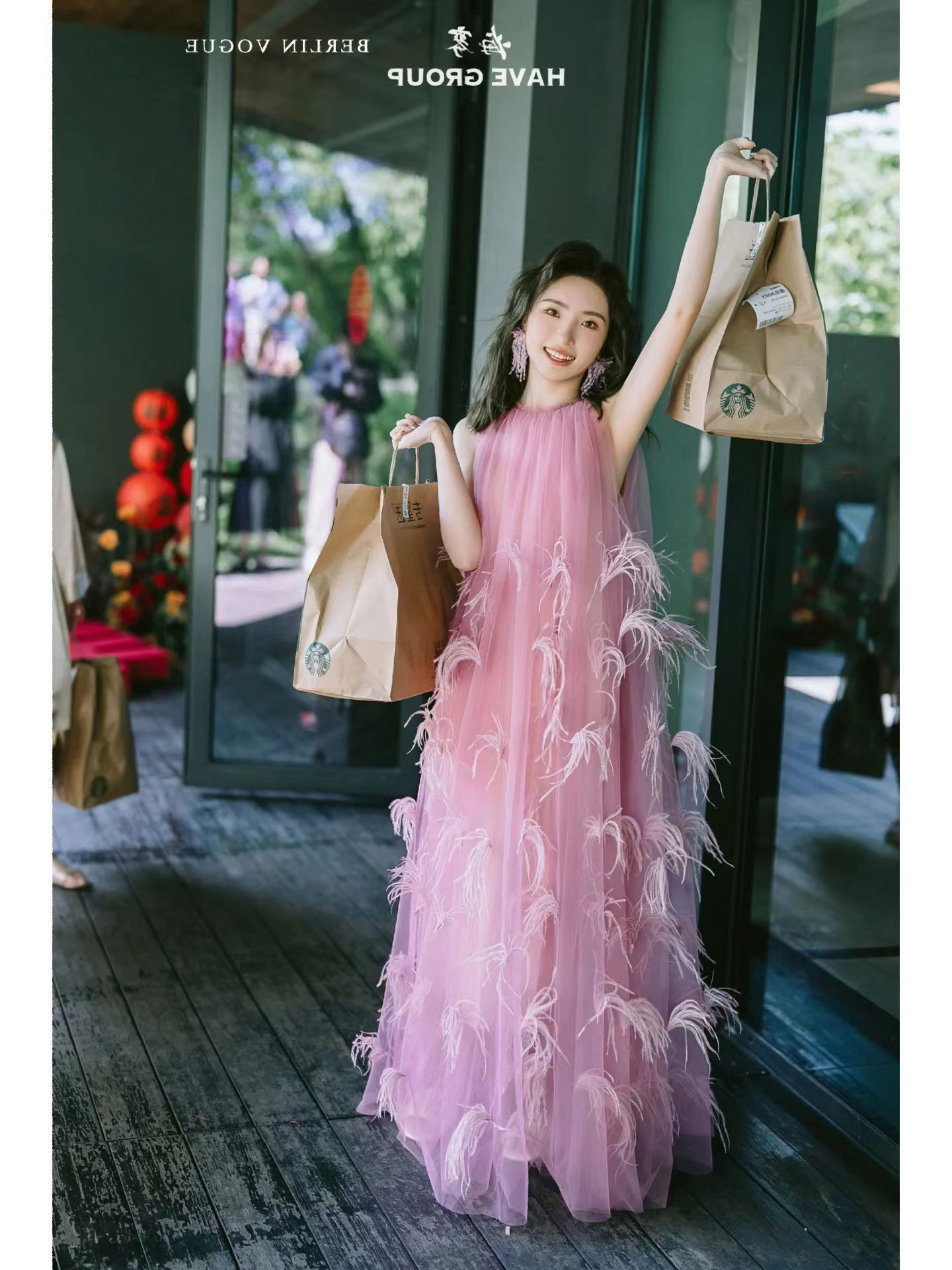 新中式晨袍敬酒服新娘結婚訂婚禮服掛脖粉色羽毛連衣裙無袖掛脖式
